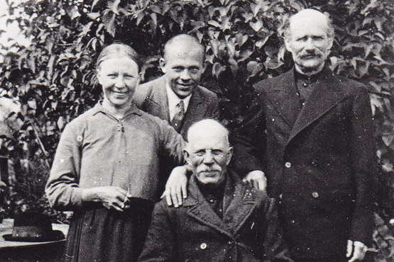 Su tėvu, seserimi Marija Baltrukoniene ir jos vyru Vincu. Iš MLLM archyvų.